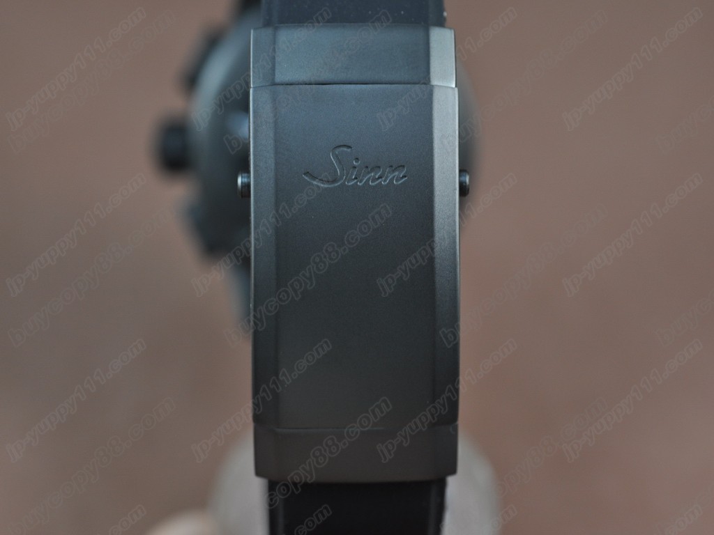 Sinn德製軍錶【男性用】U1000 Chrono PVD/RU Black Asia 7750自動機芯搭載． 振頻每小時 28,800 次4
