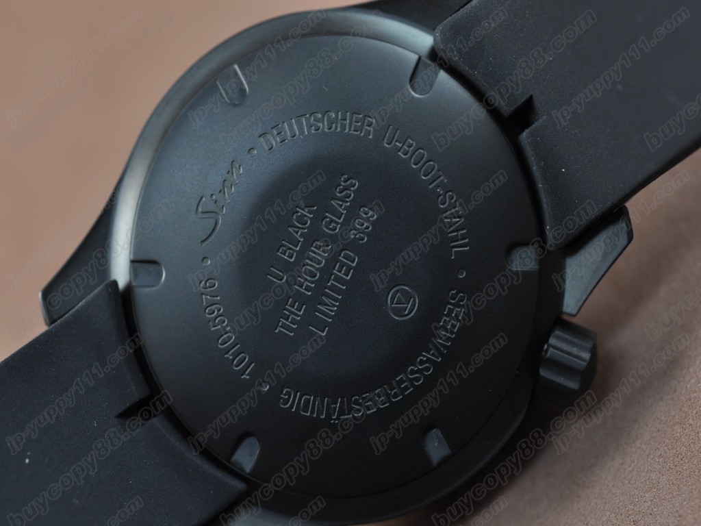 Sinn德製軍錶【男性用】 U1 PVD/RU Black Swiss Eta 2824-2自動機芯搭載．振頻每小時 28,800 次2