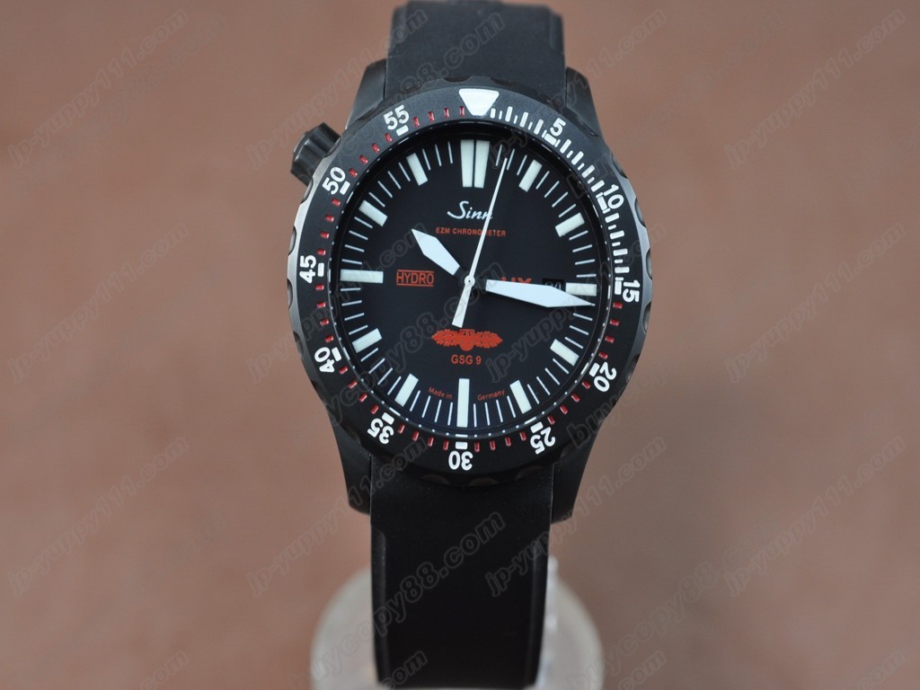Sinn德製軍錶【男性用】 UX PVD/RU Black Swiss Eta 2824-2 自動機芯搭載． 振頻每小時 28,800 次0