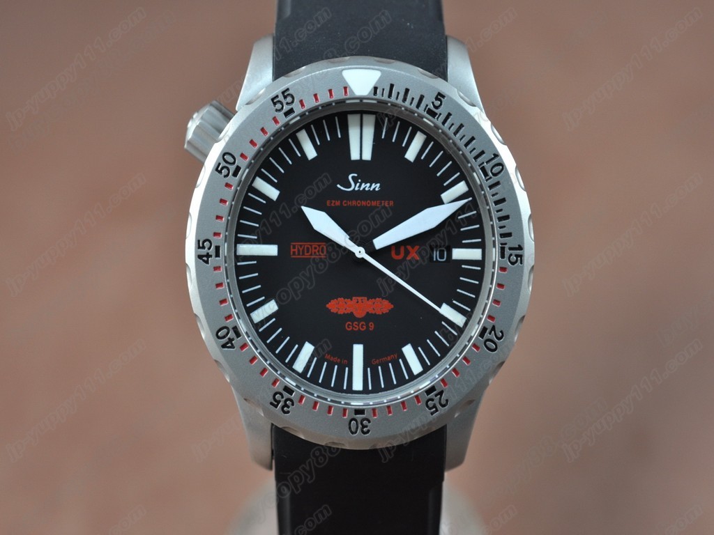 Sinn德製軍錶【男性用】 UX SS/RU Black Swiss Eta 2824-2自動機芯搭載． 振頻每小時 28,800 次1
