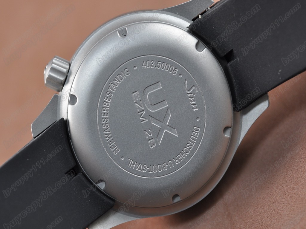 Sinn德製軍錶【男性用】 UX SS/RU Black Swiss Eta 2824-2自動機芯搭載． 振頻每小時 28,800 次3