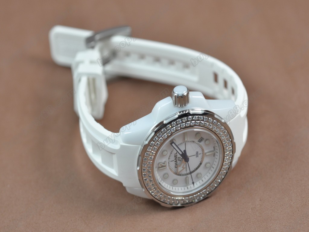 香奈兒【女性用】J12 34.5mm White Ceramic RU/Diam White Swiss Ronda 石英機芯搭載3