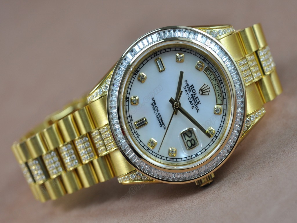 勞力士【男性用】 DateDay 41mm Full YG Diamond White Dial A-2836-2 自動機芯搭載2