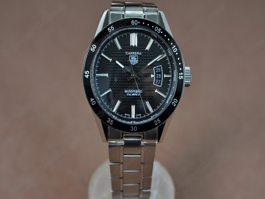 豪雅【男性用】 Carrera SS Swiss Eta 2824-2 自動機芯搭載．振頻每小時 28,800 次2